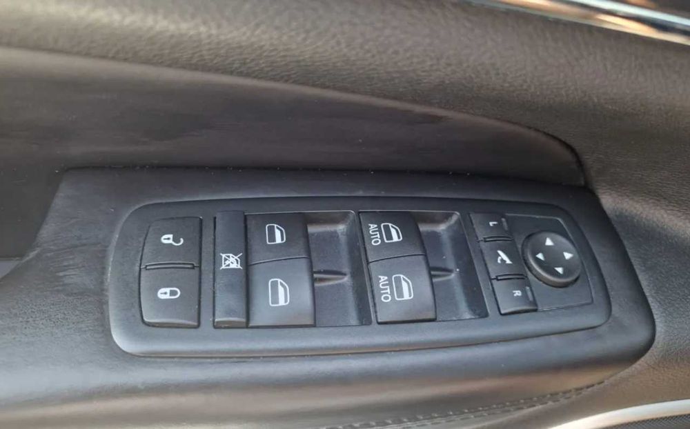 Jeep Grand Cherokee 2015 VIN 1C4RJFCM7FC214884 фото оголошення 16 з 23