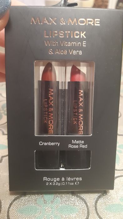 Помада max&more з вітаміном Е і алоє