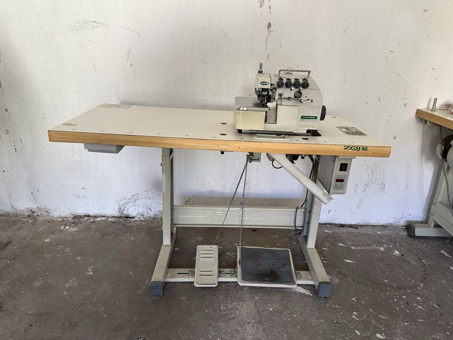 Продам промышленный четерех ниточный оверлок ZOJE