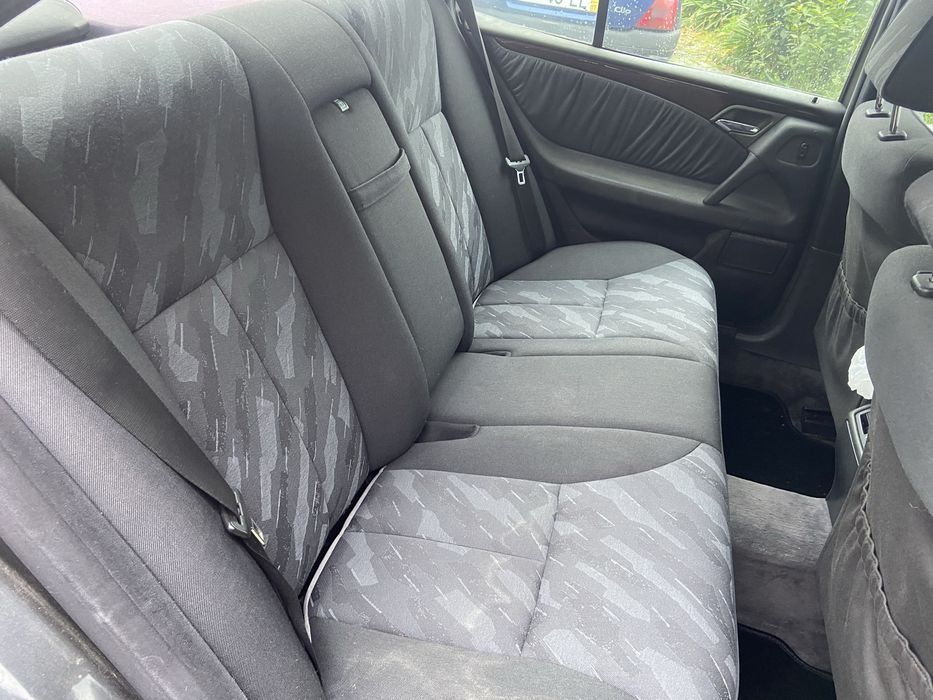 Mercedes-Benz E220 W210