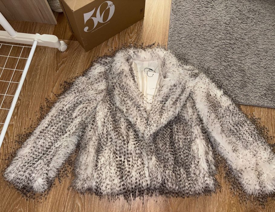 Трендова шубка Zara