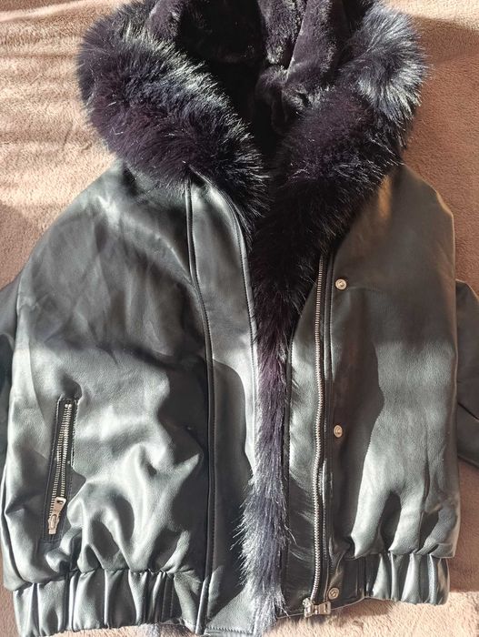 Kurtka futerko damska, czarna z kapturem, eko skóra r. S