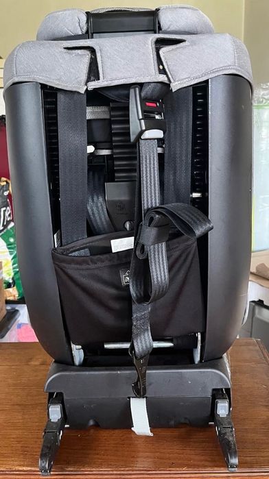 Cadeira auto cinzenta para crianças dos 76 cm aos 150 cm
