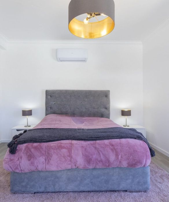 Cama e colchao com pouco uso
