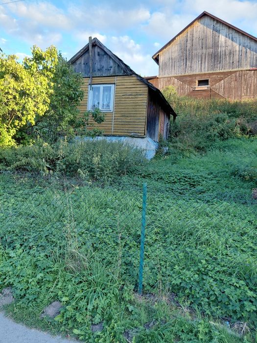 Mała działka budowlana z piwniczką - Widok 2