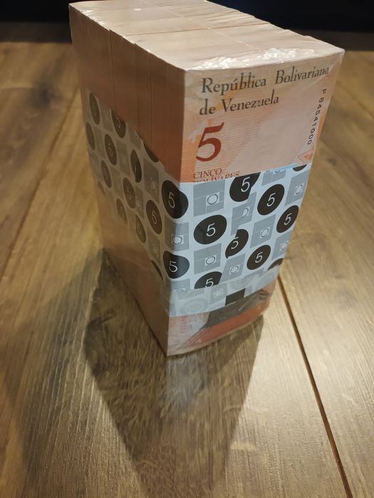 Venezuela Bolivares nominał 5 Pancernik  zgrzewka 1000szt Stan bankowy