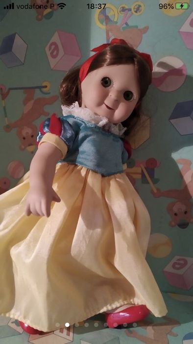 Boneca Googly em porcelana branca de neve