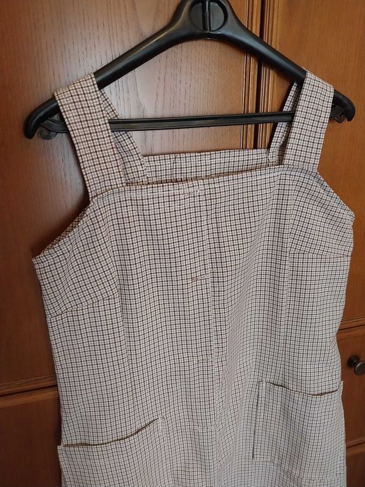 Bata, Vestido pinafore, salopete, jardineira axadrezado com bolsos frontais. Até XXL / 44