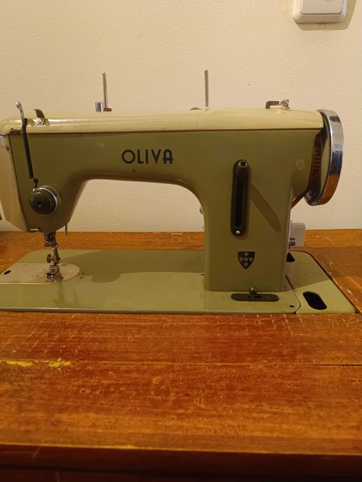 Máquina de costura Oliva