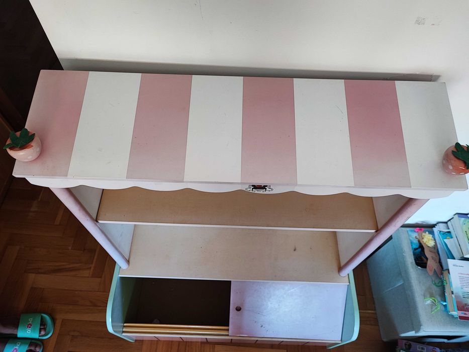 Estante para quarto de criança