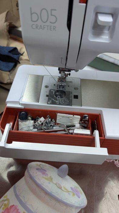 Швейна машина Bernette b05 Crafter