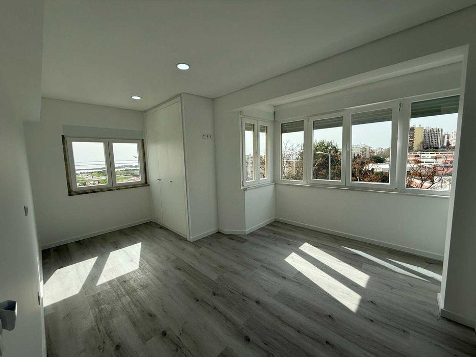 T3 Totalmente Remodelado com Vista Rio – Póvoa de Santa Iria