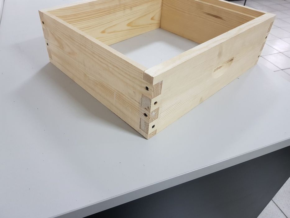 Безфальцевий магазинний корпус на 10 рамок