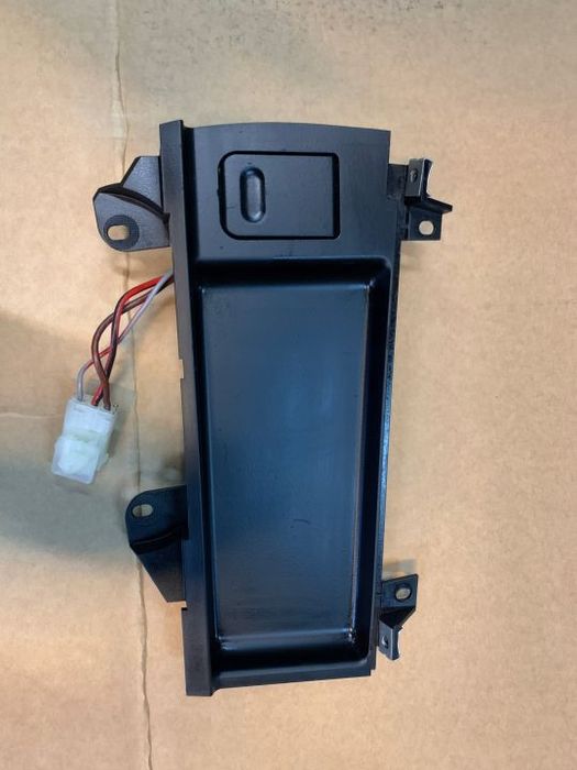 PÓŁKA ZAPALNICZKA GNIAZDO 12V BMW E39