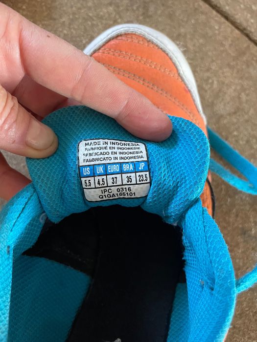 Спортивне взуття