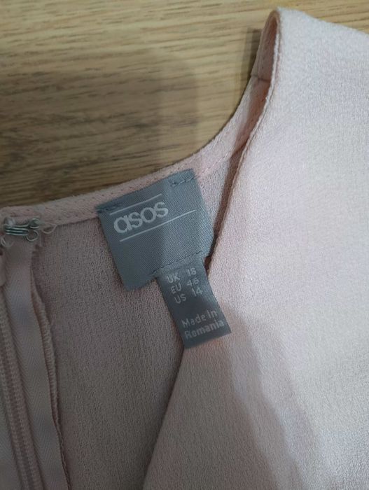 Pudrowa sukienka ASOS 46