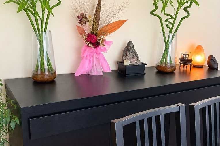 Conjunto sala de jantar IKEA – mesa extensível + 8 cadeiras + móvel