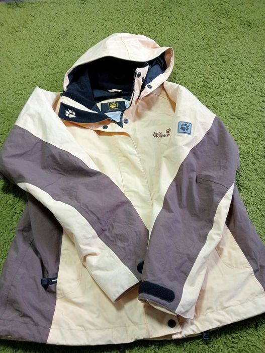 Жіноча куртка  Jack Wolfskin розмір L