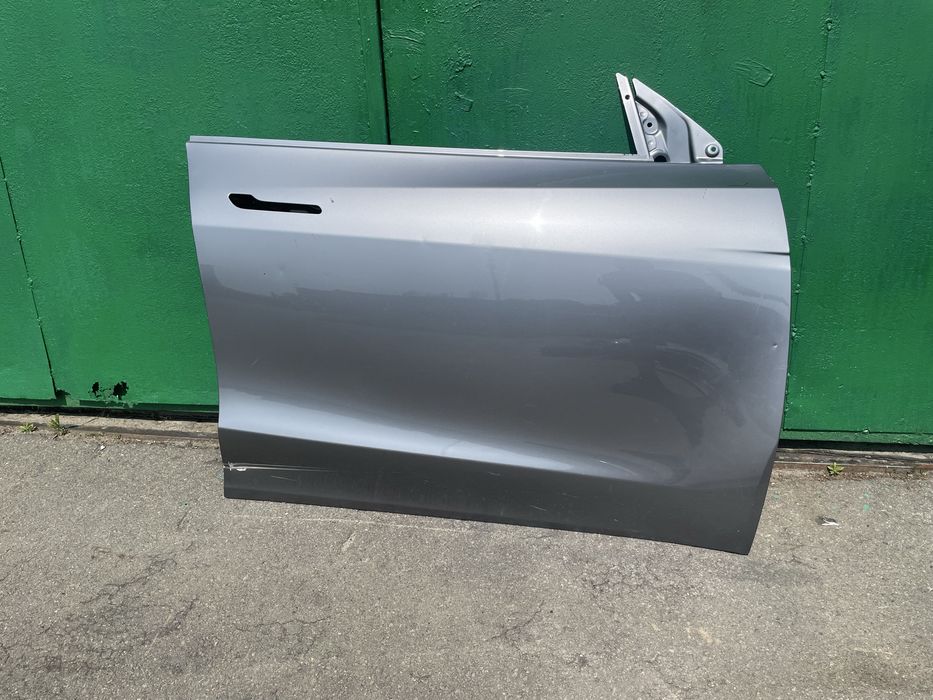 Двері праві тесла вай Tesla y my