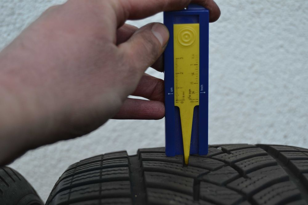 2x zima 225/55r17 Goodyear Ultragrip 2023rok 225/55-17 Performance