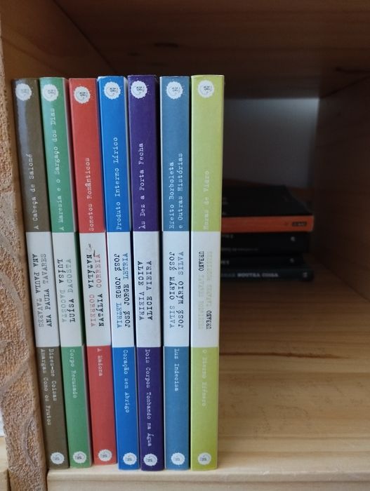 Coleção de 7 livros de prosa e poesia portuguesa, intitulada Frente e
