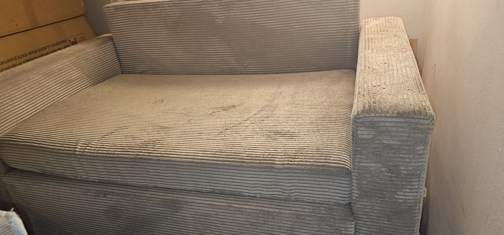 Witam sprzedam łóżko dwuosobowe rozkładane do przodu.