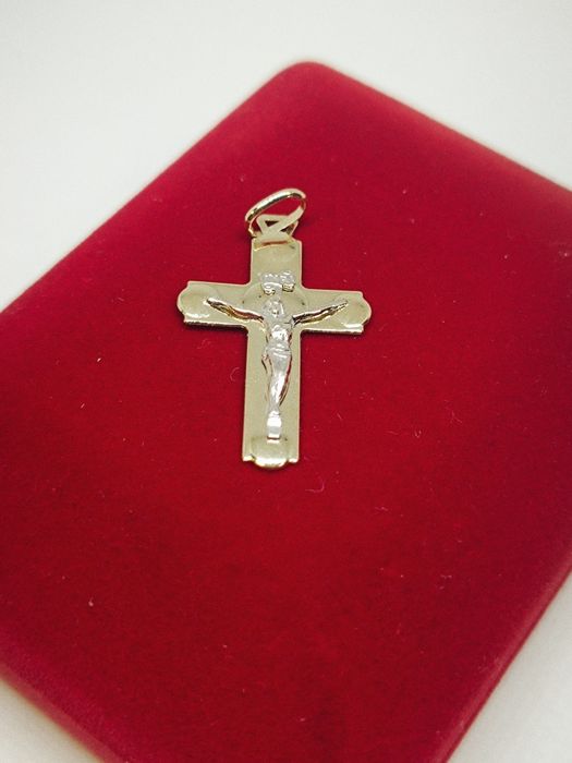Złoty wisiorek krzyżyk z Panem Jezusem, złoto próby 585