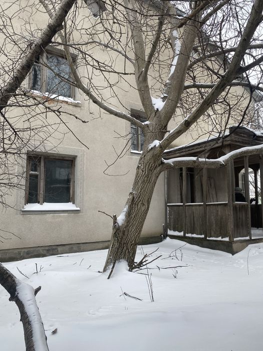 Продаж двоповерхового будинку з мансардою