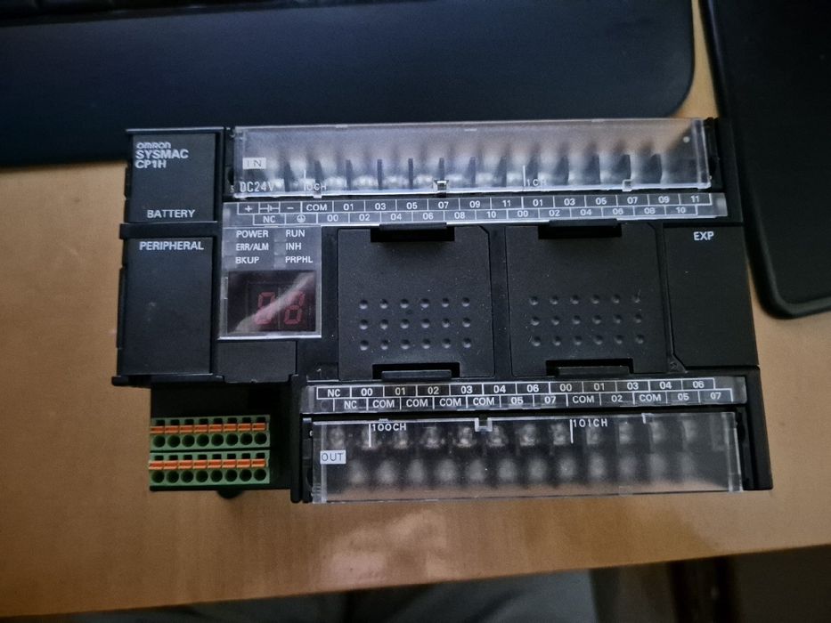 Sterownik omron CP1H-XA40DT1-D