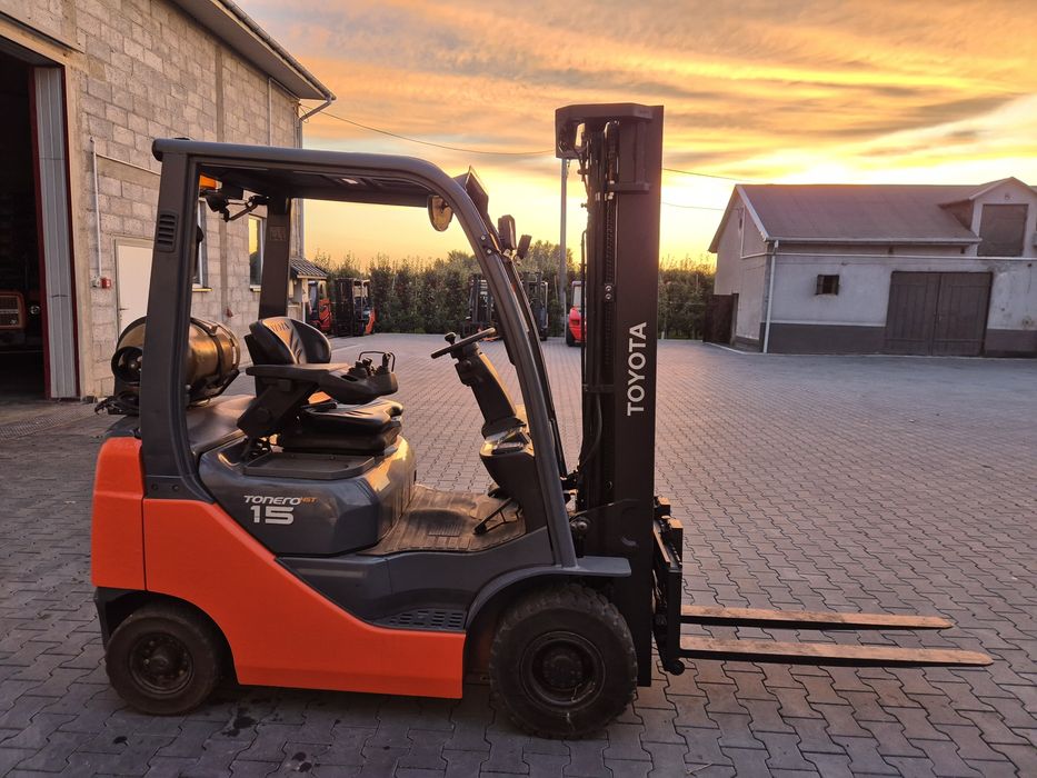 Wózek widłowy TOYOTA 8FGF15, triplex, przesuw, terenowy