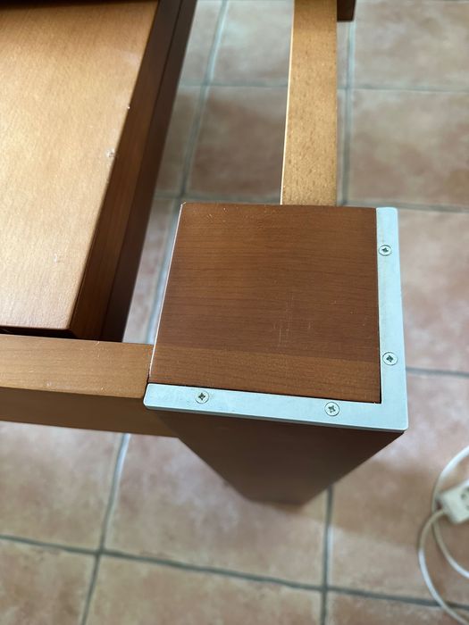 Mesa em cerejeira e vidro preto