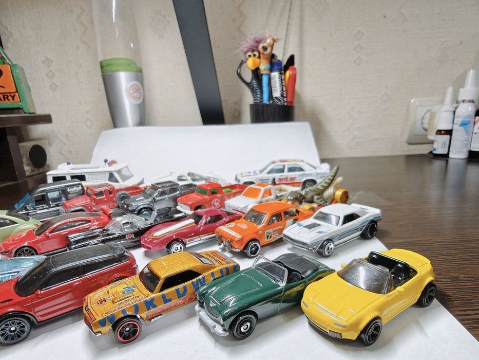 Машинки модели hot wheels matchbox corgi bburago maisto