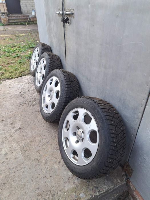 Продам колеса в зборі  резина с дисками  на Ауди  R16