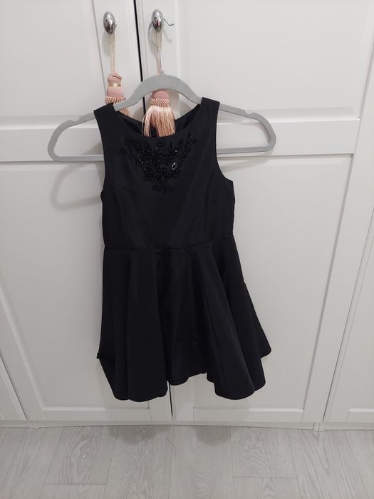 Sukieneczka dziewczęca 128/134 elagancka stan idealny