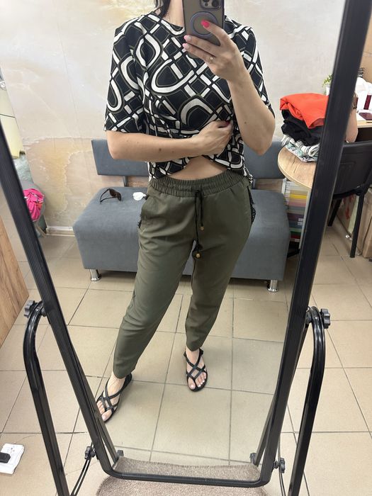 Комплект штани та блуза с легкої тканини