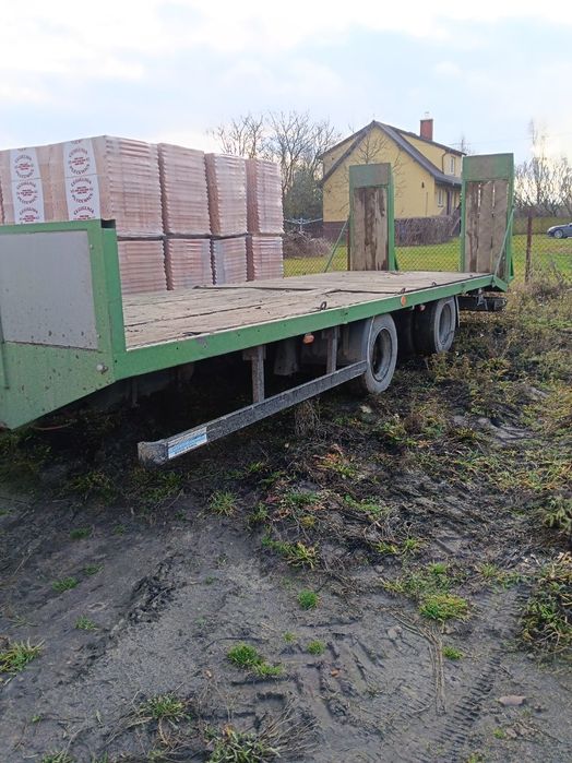 Przyczepa niskopodwoziowa