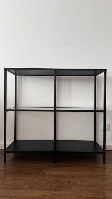Estante IKEA VITTSJÖ preto/vidro — Como nova