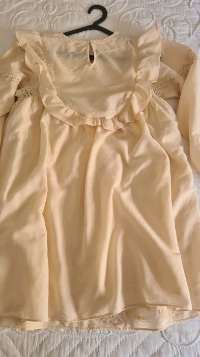 Vestido Zara para menina 13-14 Anos. Cor creme.