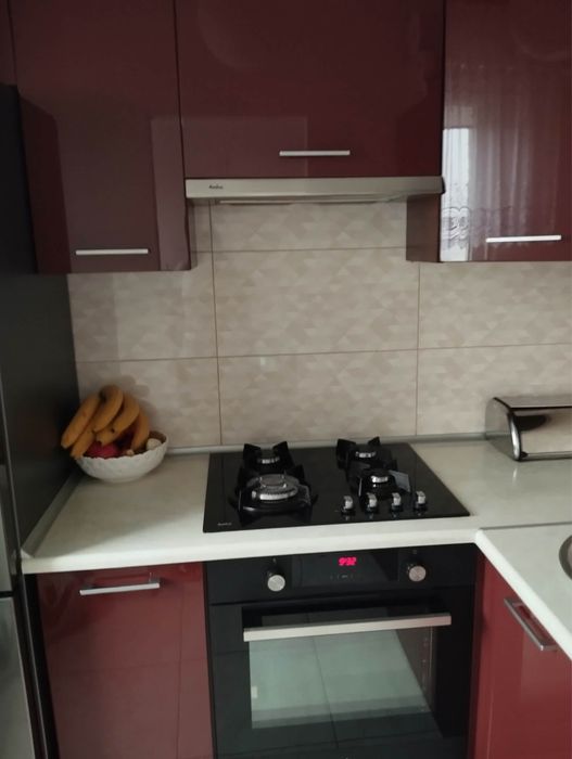 Meble kuchenne z pochlaniaczem i piekarnikiem