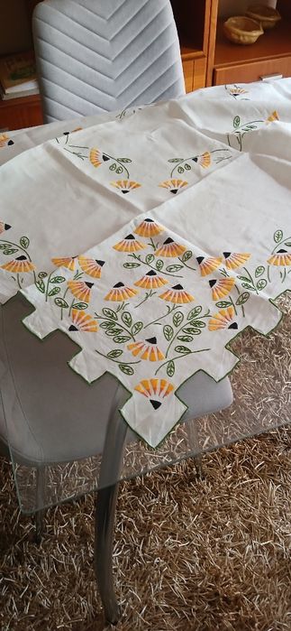 Toalha + 4 guardanapos, bordados