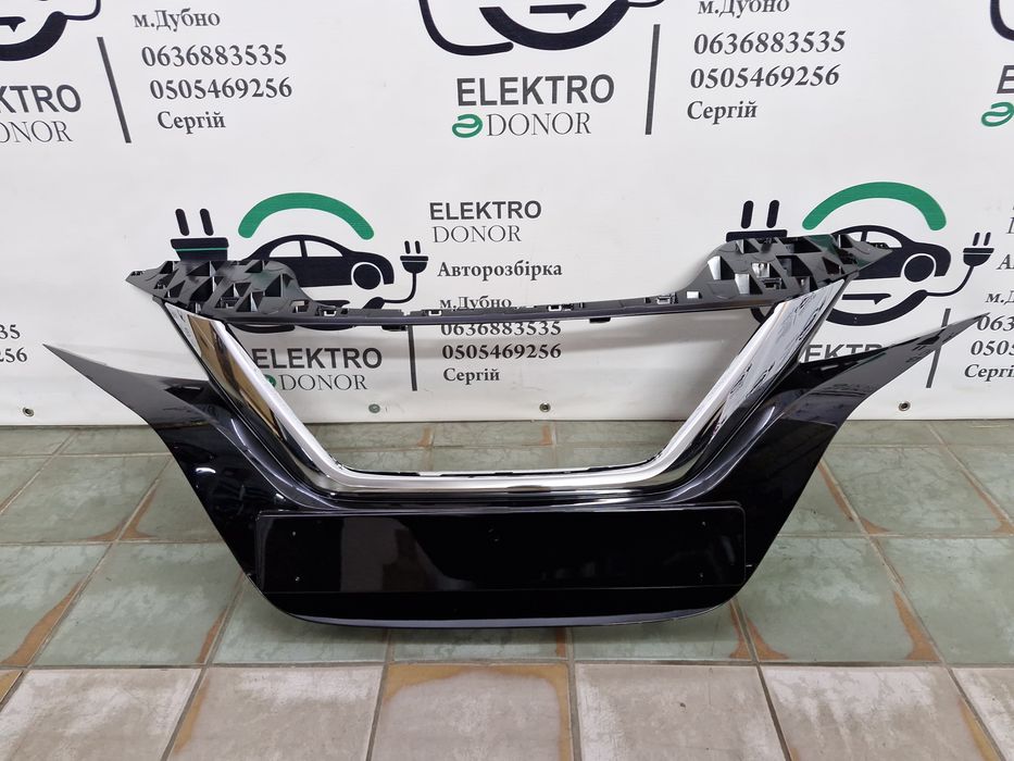 Решітка бампера хром молдинг пташка чайка  бампера Nissan Leaf ze1 18-