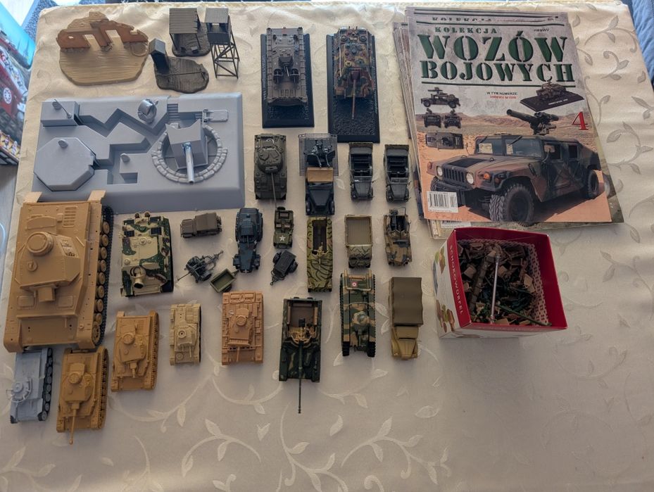 Kolekcja wozów bojowych oraz inne modele