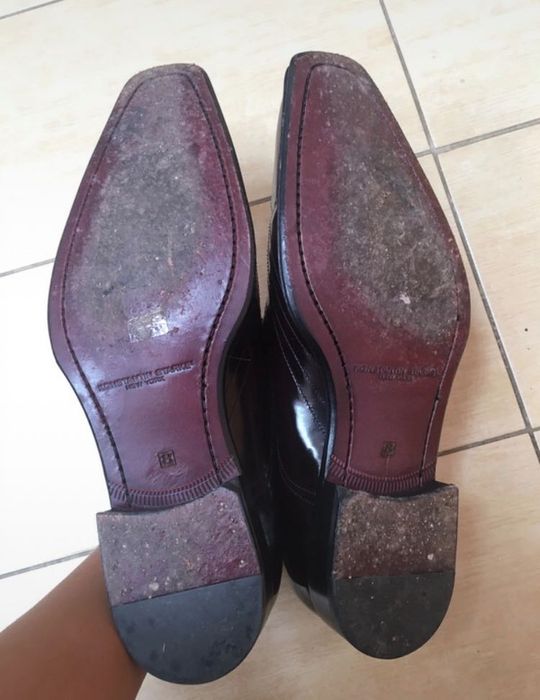 Sapato formal castanho com bordado, de cor castanha com brilho