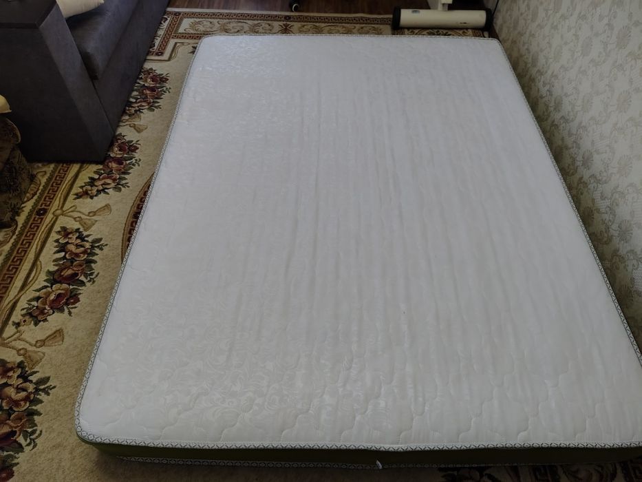 Продам новий двоспальний матрац.