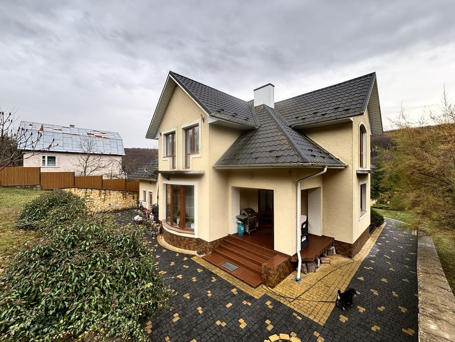 Продаж чудового будинку біля лісу