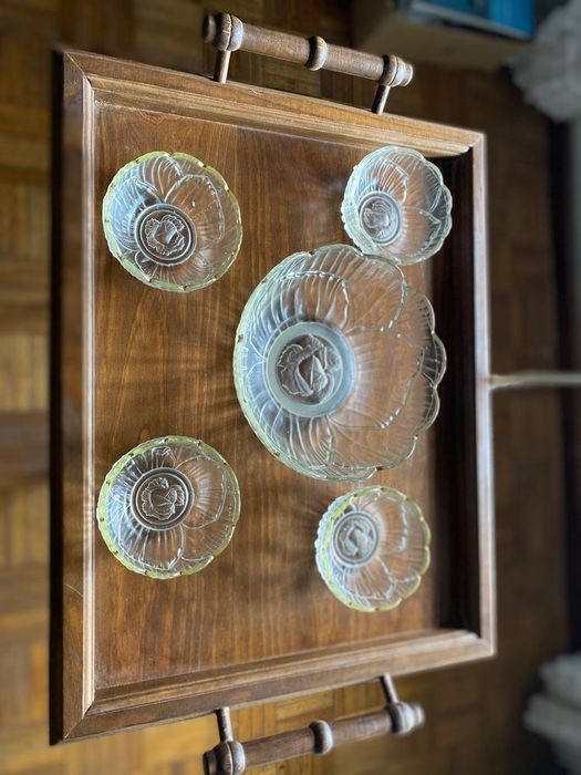 Saladeira média e 4 taças em vidro