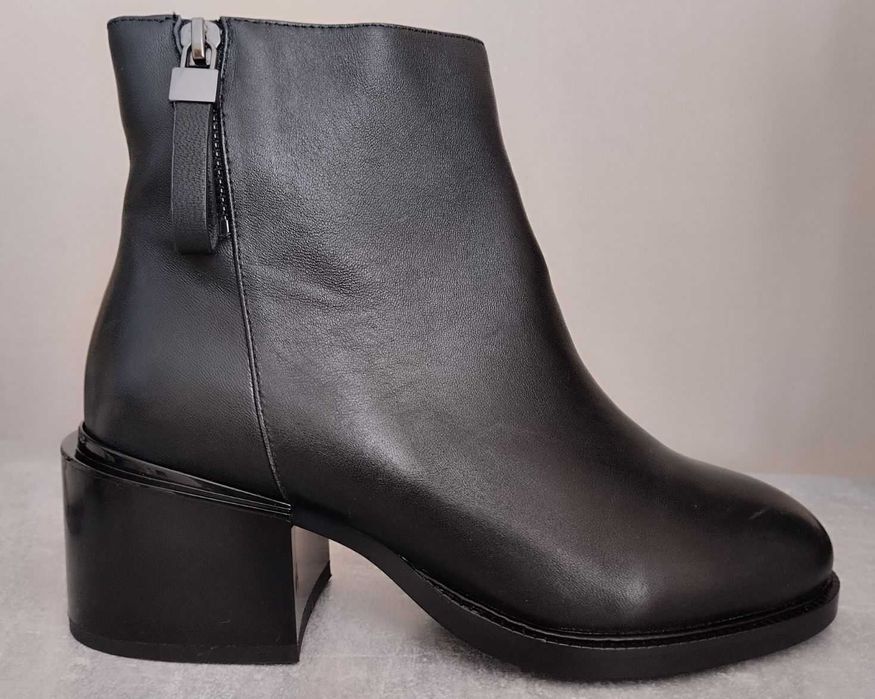 Шкіряні повномірні черевики Anna Lucci, виробництва Туреччини.