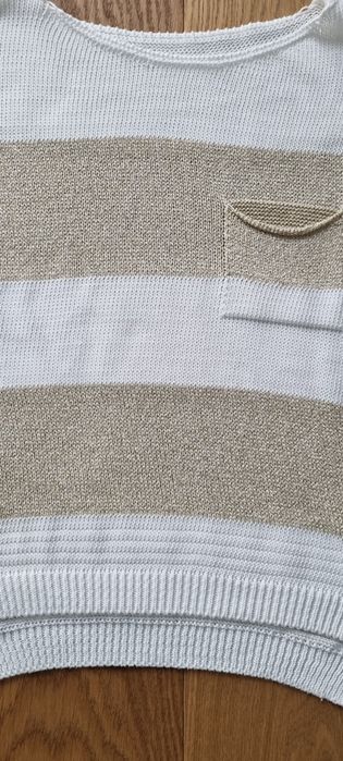 Sweterek że złota nitką