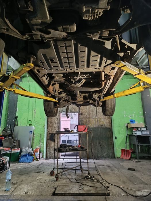 СТО Bmw& Mercedes. Вул. Білецького, 38. Ходова, проточка дисків, реста