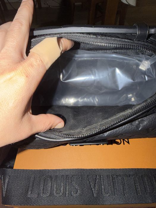 Mala LV ( Louis Vuitton) nova com caixa